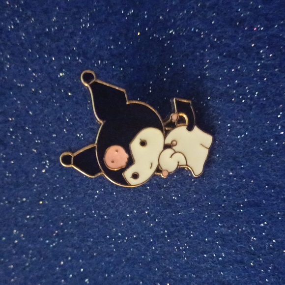 Sanrio set of 7 Hello Kitty enameled pins - Picture 3 of 9